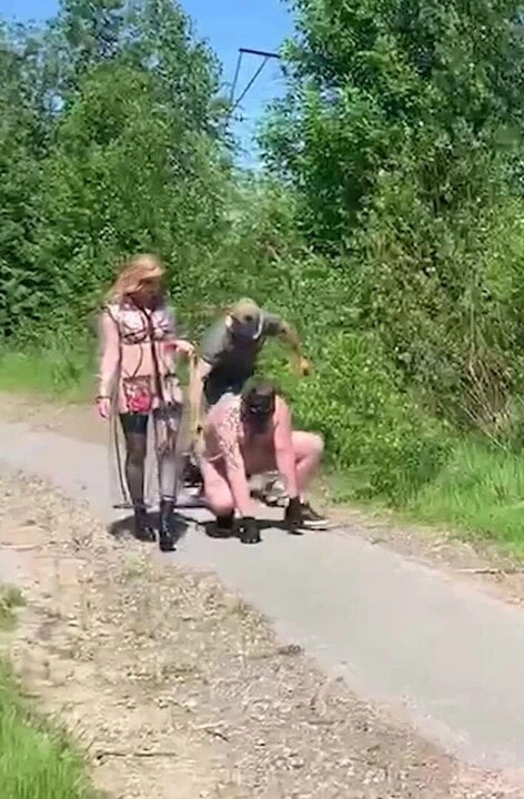 Sugarnadya, fahişesinin idam edilen emirlerini gösteriyor