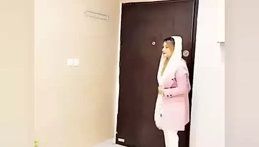 Güzel bir kürt elbiseli çok güzel bir kürt kadın