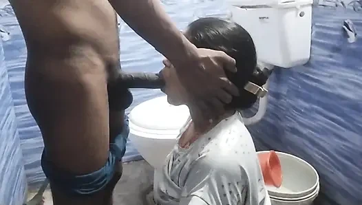 Gaav ki ladki ko bathroom me akele le jakar pura lund muh me dall diya gaand chut ki hard fucking