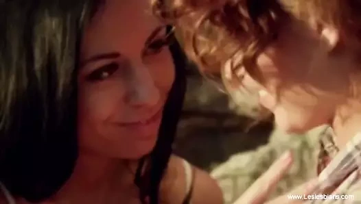 Mükemmel lezbiyen aşk baştan çıkarma anını bulmak