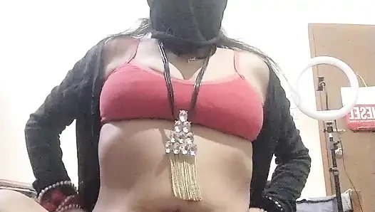 Seksi yenge amcık suyunu serbest bıraktı