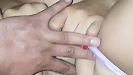 Mucha leche sobre ella