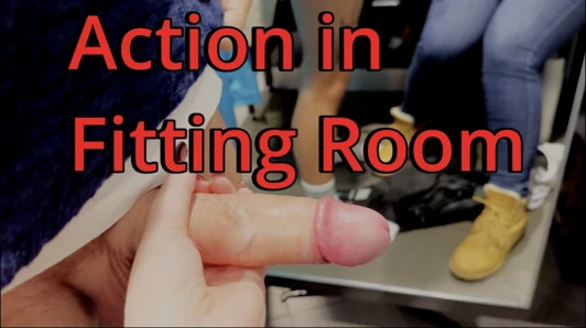 Ateşli sarışın bir kızdan soyunma odasında oral seks - çok mu yüksek sesli?