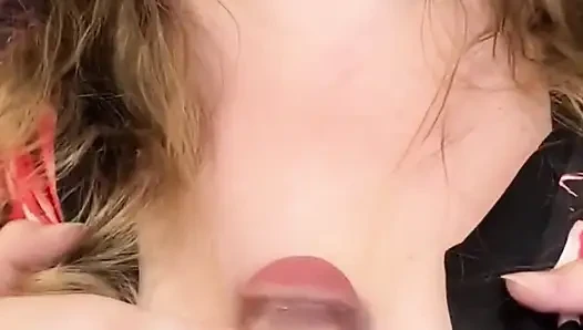 İri göğüslü orta yaşlı seksi kadın sana ateşli 31 talimatı veriyor