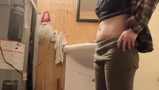 Hana Banyoda Amını Bir Bardak Su Ile Temizliyor