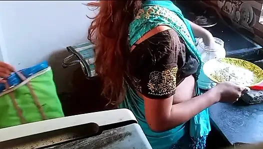 Komşu ev hanımı kayınbiraderi tarafından sikiliyor