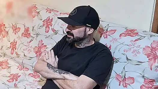 Külotsuz üvey kız üvey babasıyla domino oynuyor