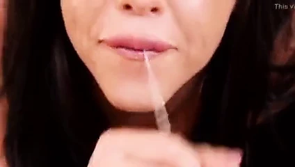 Adriana chechik yarım yamalak öğürerek boğaz sikme