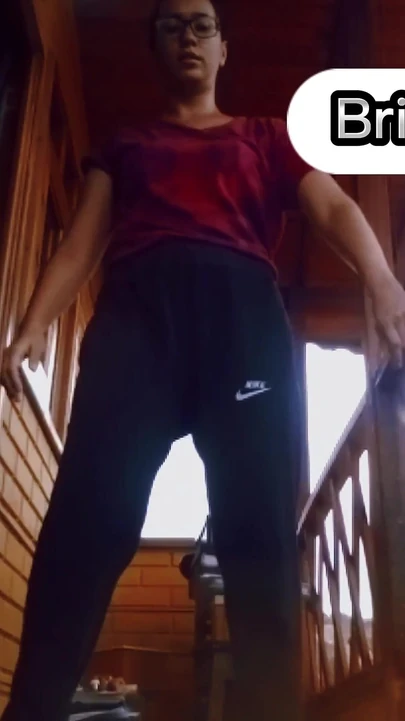 Egzersizle sabah için mükemmel başlangıcın tadını çıkarıyor