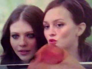 Cumming over Michelle Trachtenberg and Leighton Meester