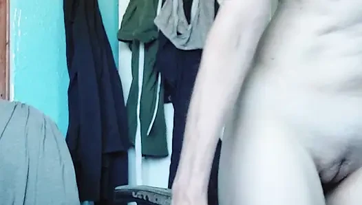 Orta yaşlı seksi kadın ıslak amcığını parmaklıyor yakın çekim