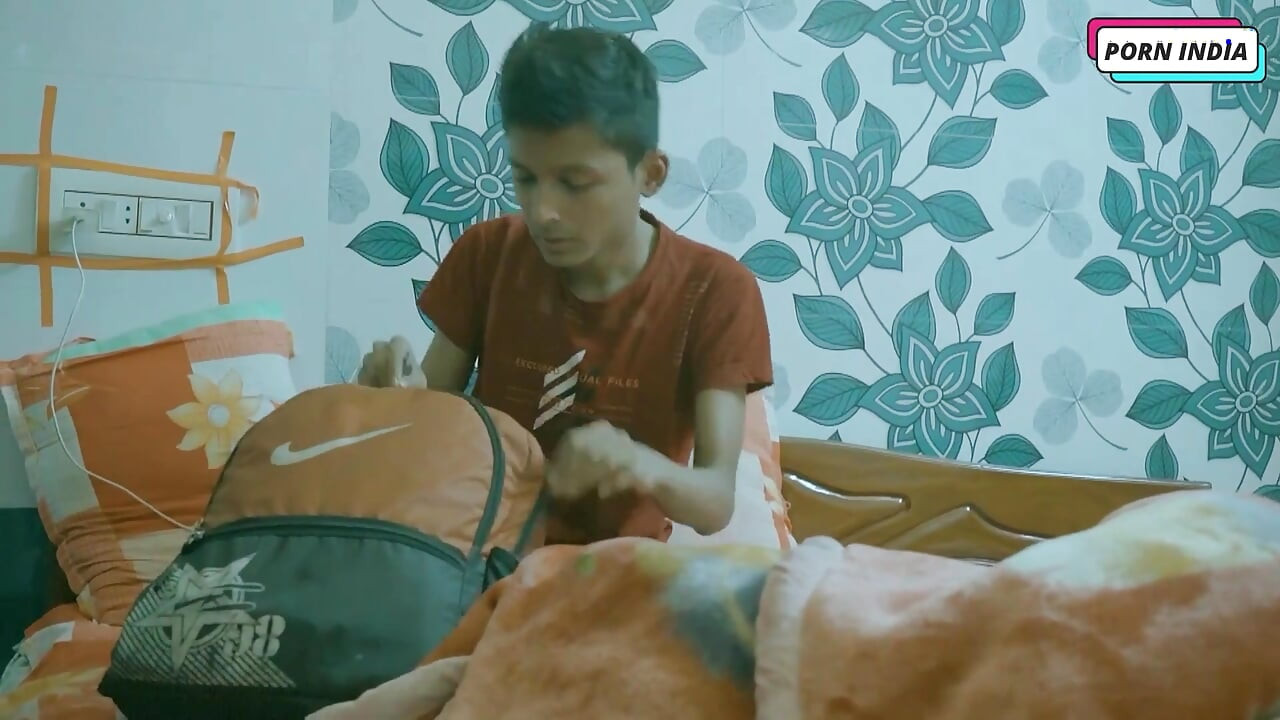 Üvey anneyle banyoda ateşli seks