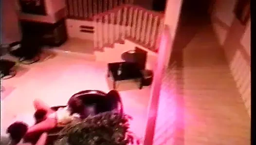 Siyah horoz içinde beyaz delik derin çok derin içinde ona