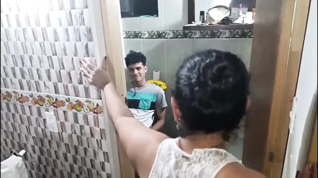 Üvey annemin götüyle ev yapımı seks