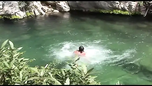 Sürtük orta yaşlı seksi kadın olgun bir yarakla vahşice sikiliyor