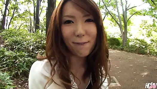 Süper ateşli Japon bebek Yui Hatano sert bir yarağın tadını çıkarıyor