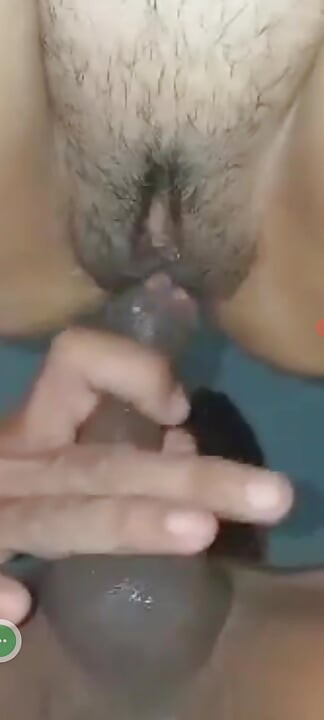 O kadar çok fışkırtıyor ki yarağımdan aldığı his için vücudunu kıkırdatıyor