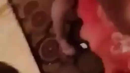 Femeia ar vrea sa suga dar nu prea are ce