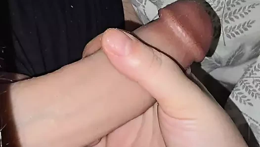 Üvey anne üvey oğlundan 9 inçlik yarağını gerçek zamanlı olarak elle muamele etmesini istedi