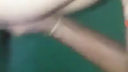 O kadar çok fışkırtıyor ki yarağımdan aldığı his için vücudunu kıkırdatıyor