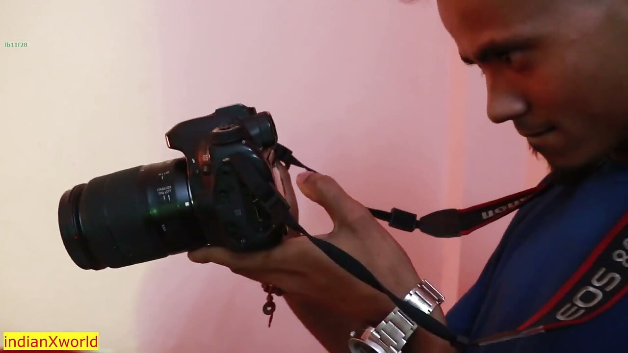 Hintli 18 yaşındaki fotoğrafçı ünlü modele ilk seksi hediye! Hintçe seks