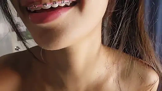 Küçük Asyalı masajcı