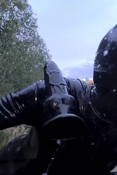 Köle sürtük-orgazm celeste araba penceresinde edepsizce ortalığı dağıtıyor