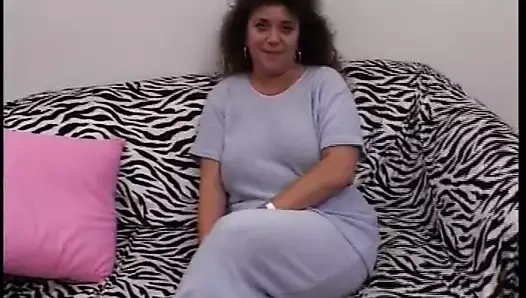 Stiefmammi erstes Fisting mit Dildo