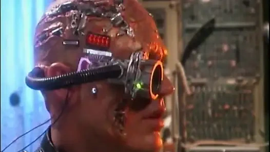 Эротическая шлюха трахает сумасшедшего чувака на столе и глотает