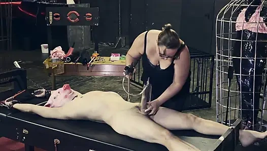 Dominatrix sahibe April - tek kırbaçlı üç köle bölüm beş