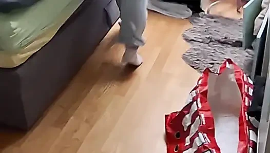 18 yaşındaki komşu beni mastürbasyon yaparken yakaladı - sonra evli amımı çiğ yetiştirdi