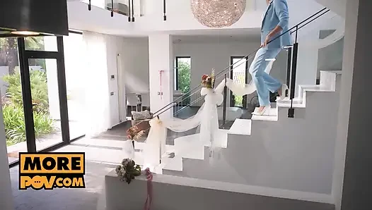 Gizli garson kılık değiştirmesi Lily ve Jadilica ile çifte oral seks yapıyor