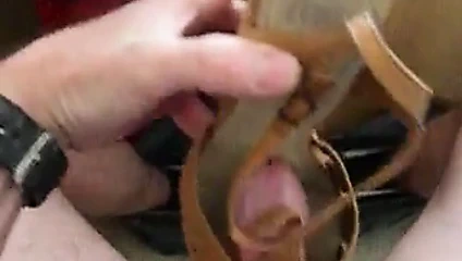 Gözetleme toynağı sikip mastürbasyon yapıyor