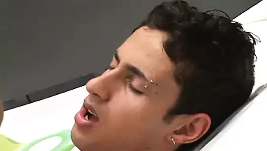 Siyah oğlan sikikleri beyaz oğlan