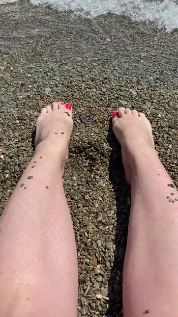 Обязательный для обмена момент из "Любительское видео на улице показывает ступни"