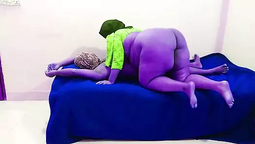 Ateşli anne azgınken üvey oğlunu elleri bağlı sikiyor!