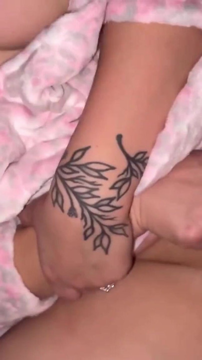 Orta yaşlı seksi kadın büyük yarak ve vibratörde birden fazla orgazm oluyor | Klip 1