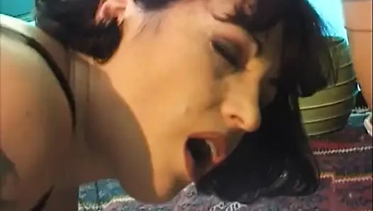 Büyük memeli bebek götte yarağı seviyor