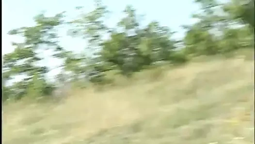 Küçücük sıska Alman sarışın becerdin açık havada