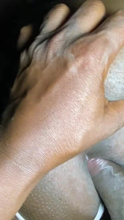 Komşum cevap verme diyor, hadi kocan gelmeden sikişmeye devam edelim | Klip 2
