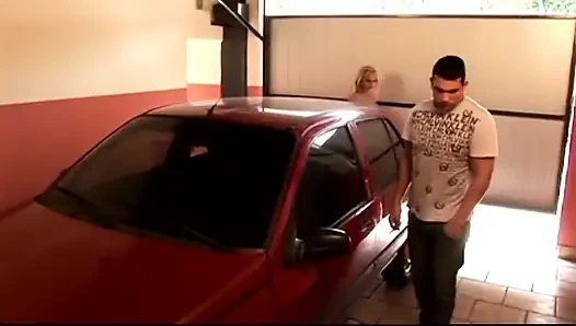 Büyük memeli trans kadın büyük yarağı seviyor götte büyük dildoyu seviyor