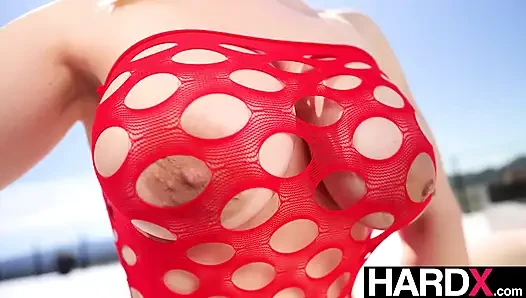 Hardx - sarışın bomba Zoey Uso'nun güneşli büyük götü içeride büyük yarak alıyor