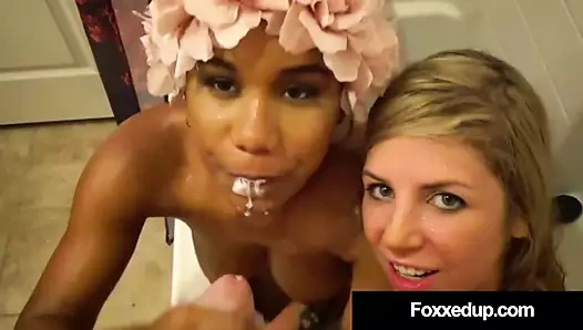 Siyah tart jenna foxx ve ryan riesling küvette bir çük emmek