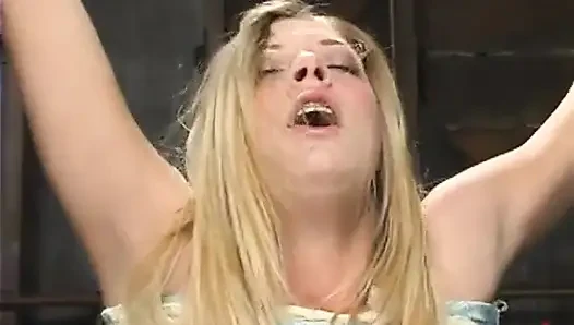 Leah Luv