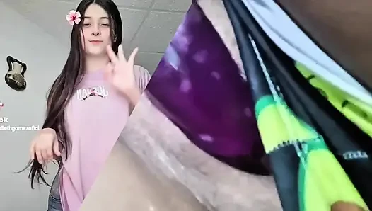 Üniformalı baştan çıkarma vahşi yatak odasındaki yarakları ve amcık alevini tutuşturuyor