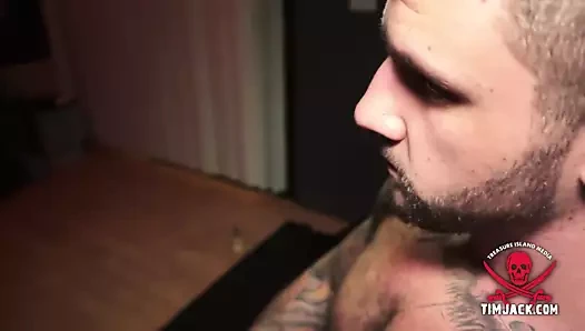 O gerizekalıyken göğüslerinin zıplamasını izle!