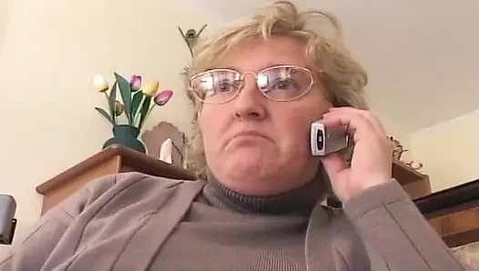 Sarışın iri güzel kadın olgun Fransız döllenene kadar sikiliyor