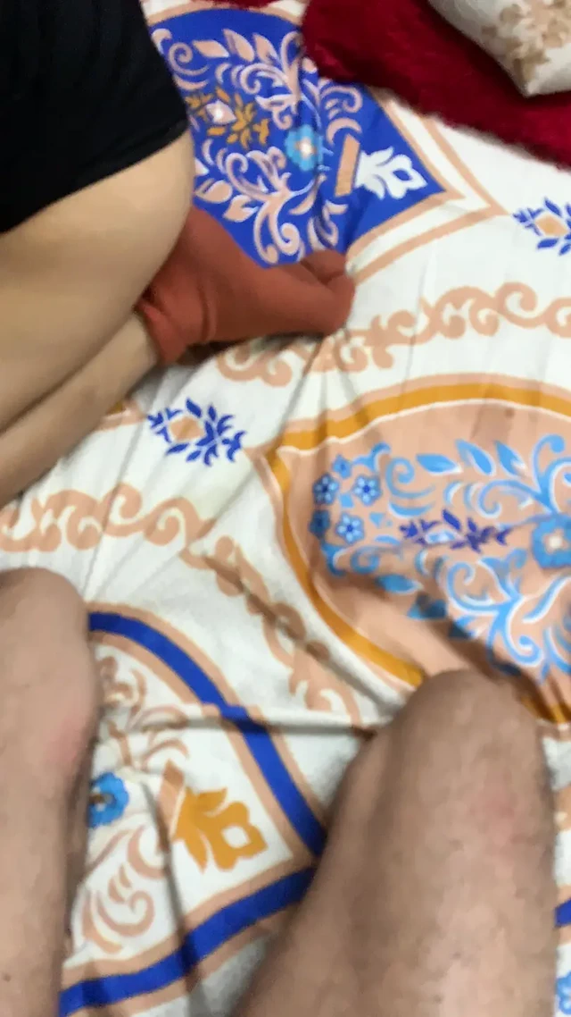 Ateşli desi kız evde yalnızken arkadaşı tarafından sert sikiliyor - inleyerek ve boşalmayla sansürsüz sert seks