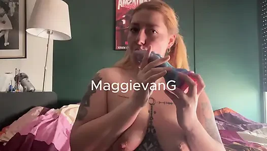SEVIMLI KıZ EJDERHA YARAĞıYLA ZEVK ALıYOR