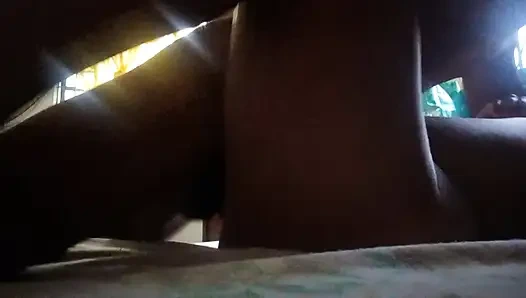 Seks oyuncağını kullanmayı seviyor